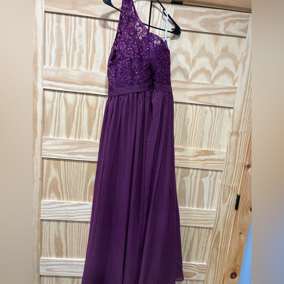 NWT Women’s plum formal one shoulder dress - Picture 6 of 9